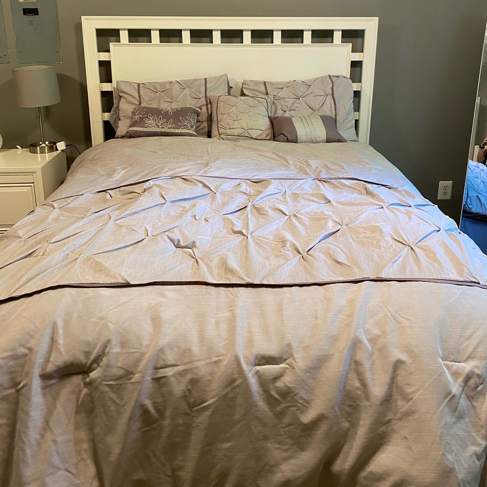 Queen bed spread - Picture 2 of 5